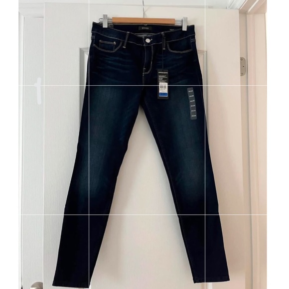 Guess women’s power skinny jeans, size 30 - Picture 1 of 1